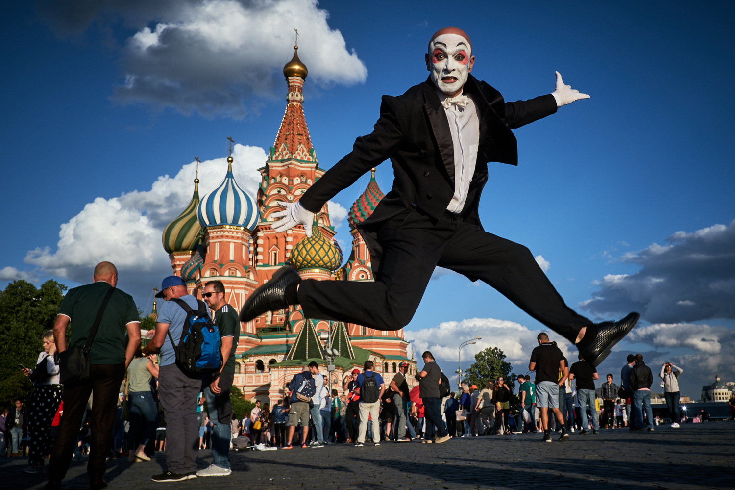 Мим Евгений Кочетков на Красной площади. Фото Анатолия Струнина­